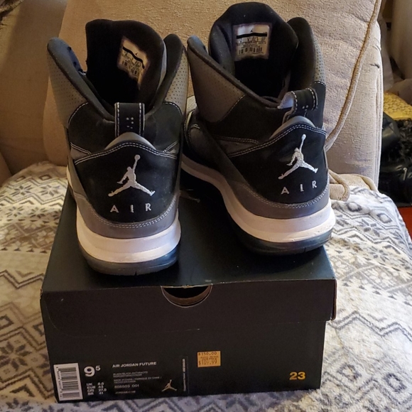 Jordan Air lightly worn like new - Picture 7 of 8